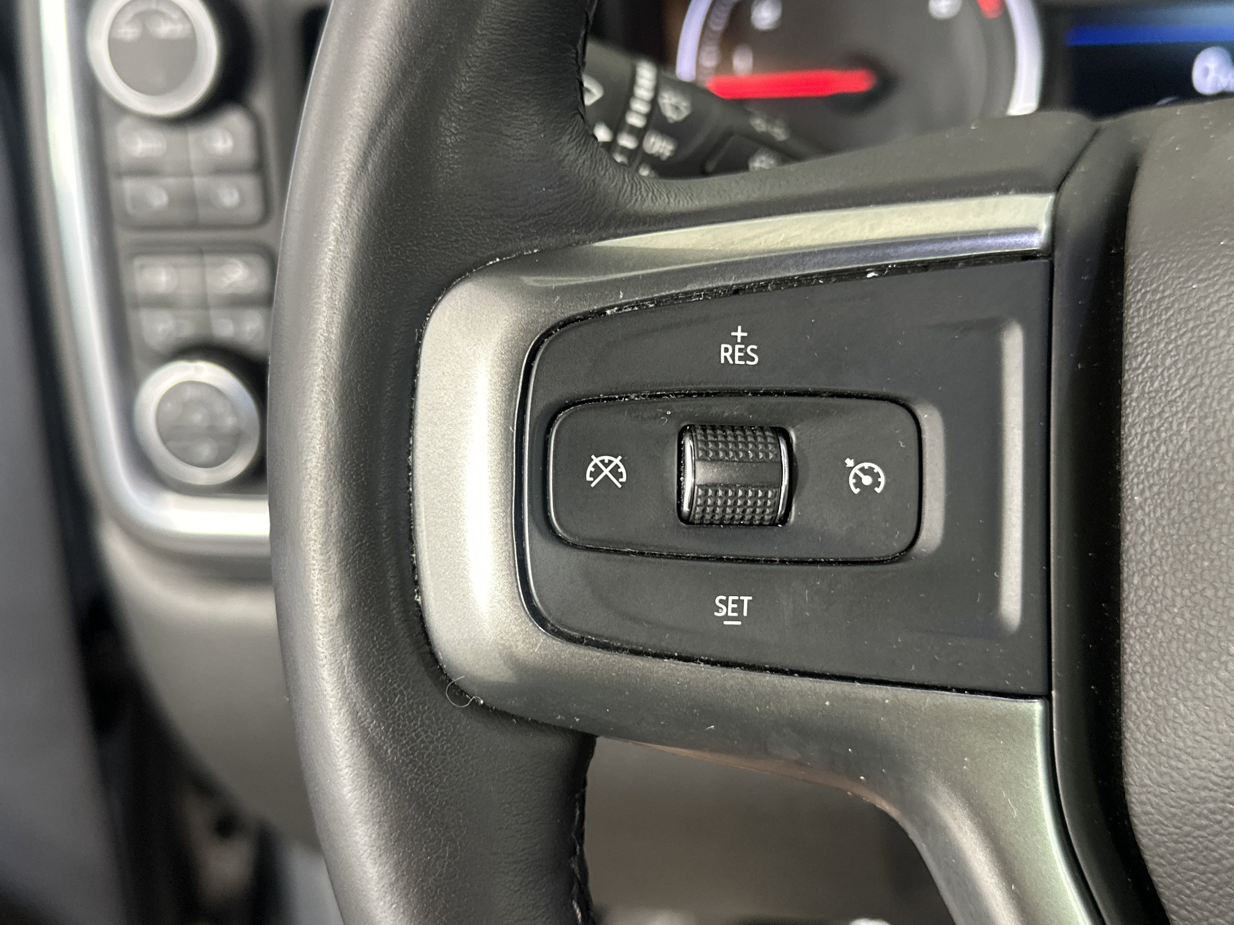 2022 Chevrolet Silverado 1500 RST photo 9
