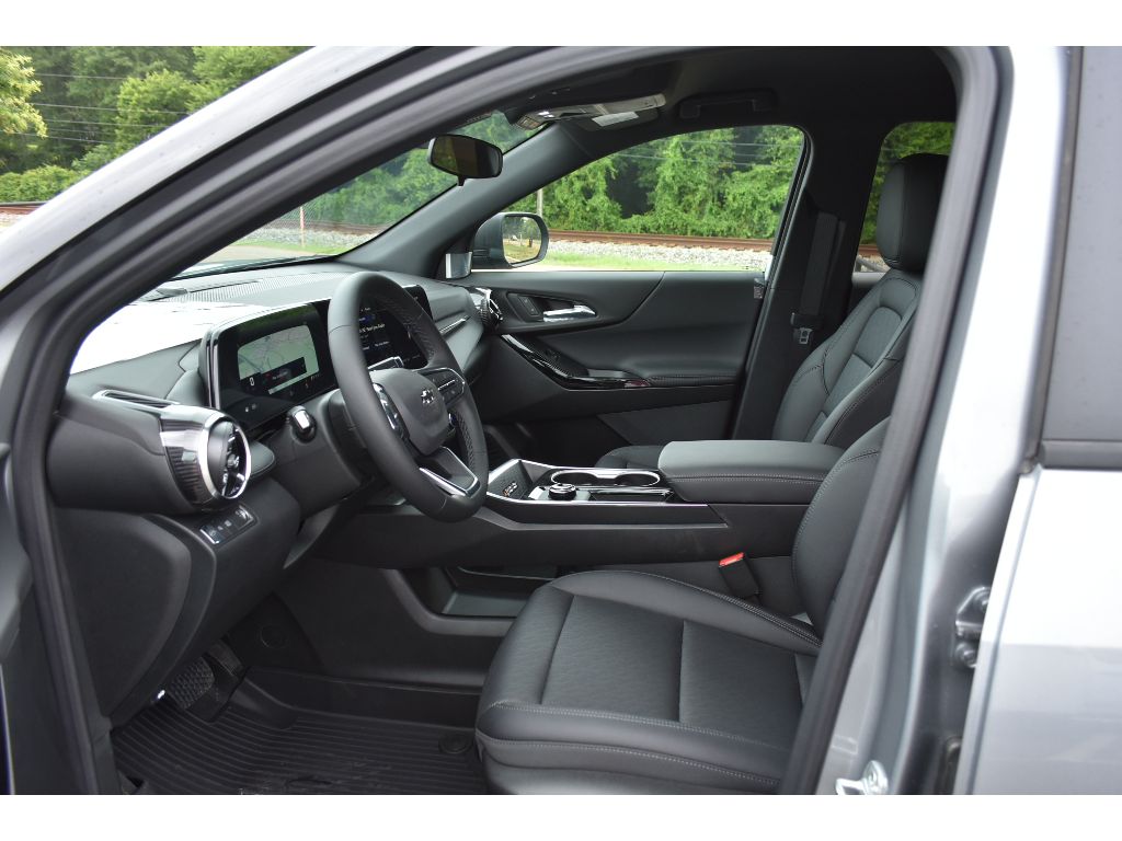2026 Chevrolet Equinox photo 7
