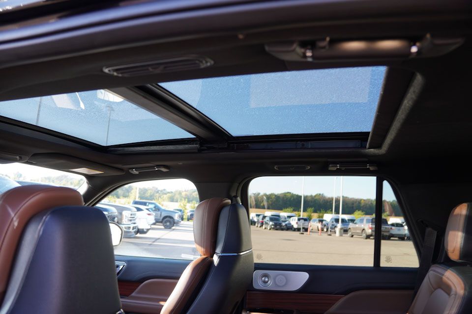 2024 Lincoln Navigator Reserve Luxury Monochromatic photo 20