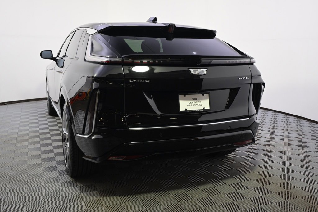 2025 Cadillac Lyriq Luxury photo 3