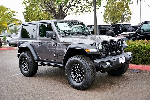 New 2025 Black Clear-Coat Exterior Paint Jeep Rubicon image 6