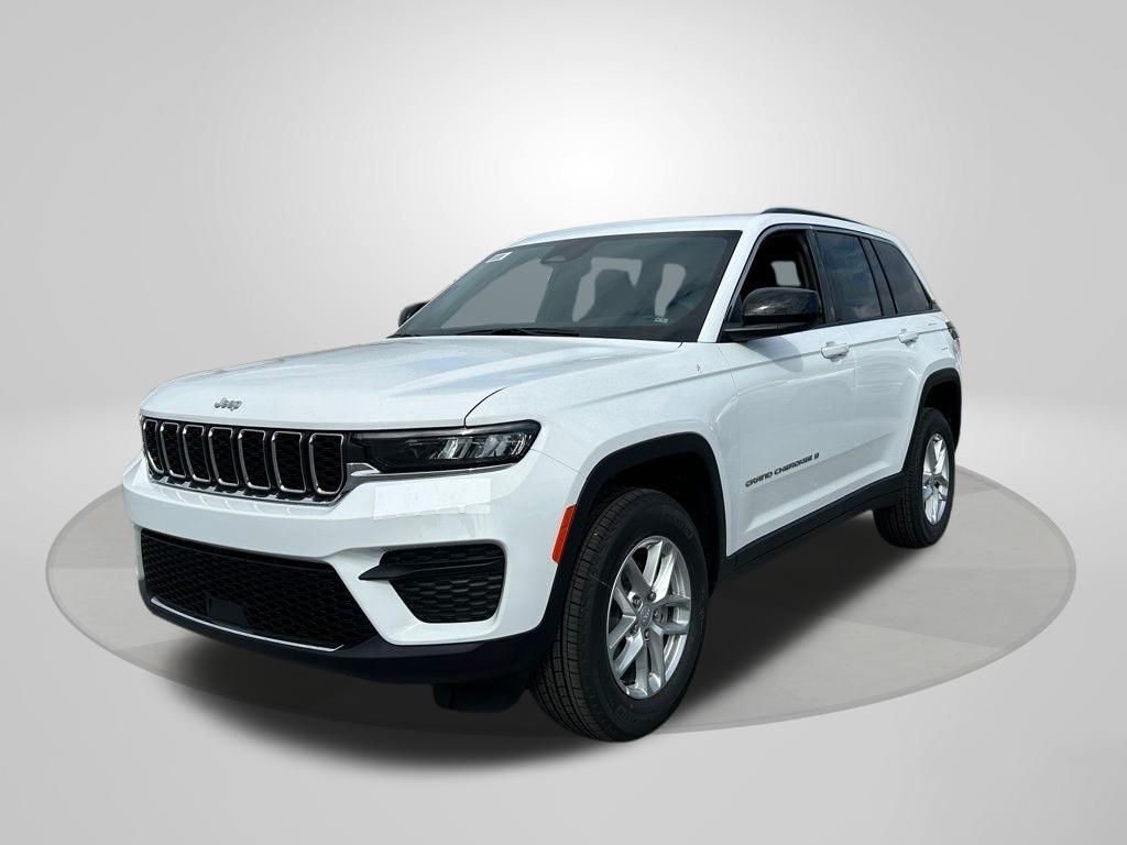 2025 Jeep Grand Cherokee Laredo Altitude photo 2