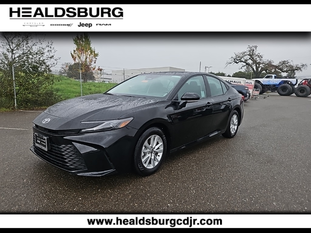 2025 Toyota Camry LE's photo