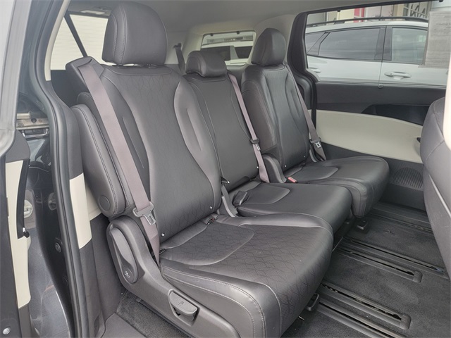2023 Kia Carnival EX photo 16