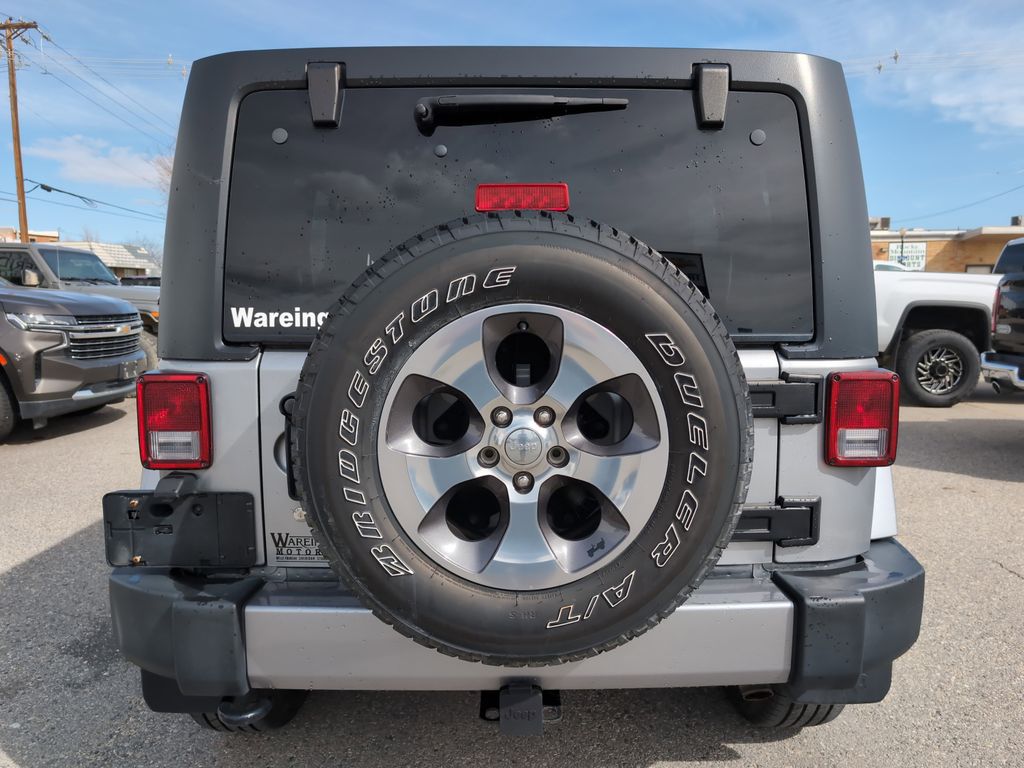 2017 Jeep Wrangler Unlimited Sahara photo 4