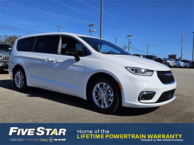 2026 Chrysler Pacifica Select's photo