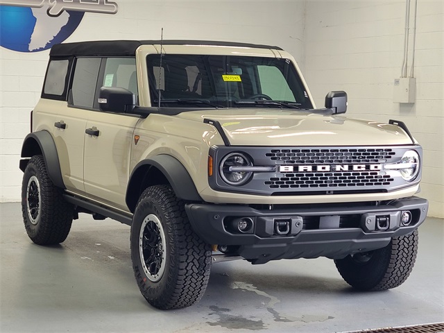 2025 Ford Bronco Badlands photo 2