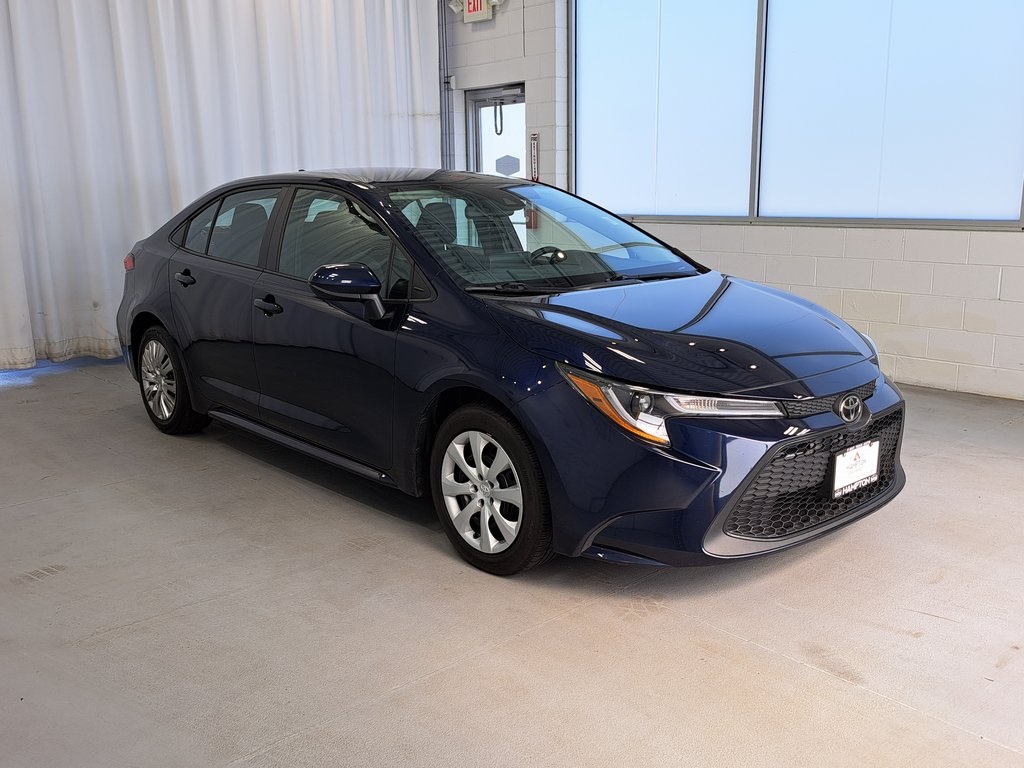 2022 Toyota Corolla LE photo 3