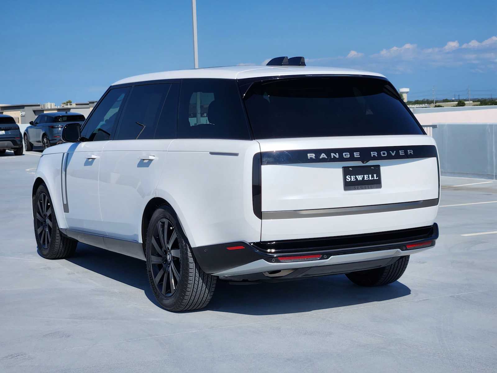 2024 Land Rover Range Rover SE photo 5