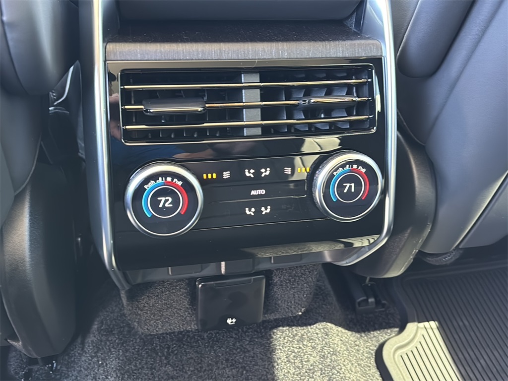 2025 Land Rover Range Rover SE photo 12