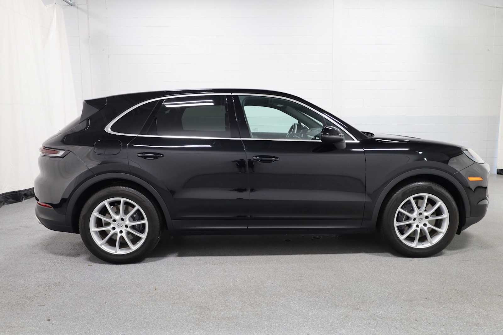 2024 Porsche Cayenne photo 8