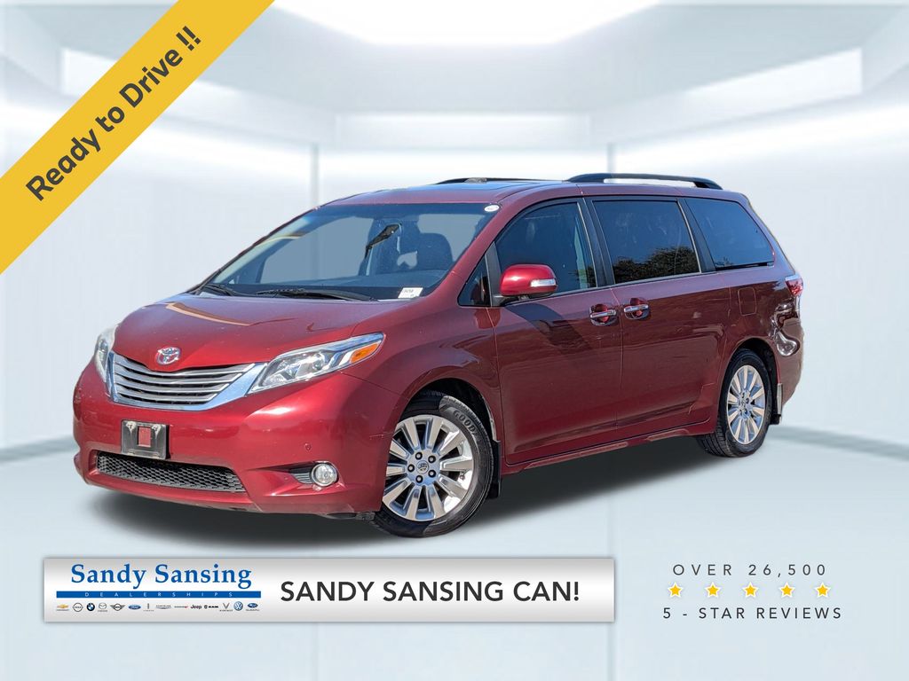 2015 Toyota Sienna XLE's photo