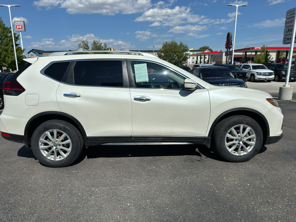 2020 Nissan Rogue SV photo 5