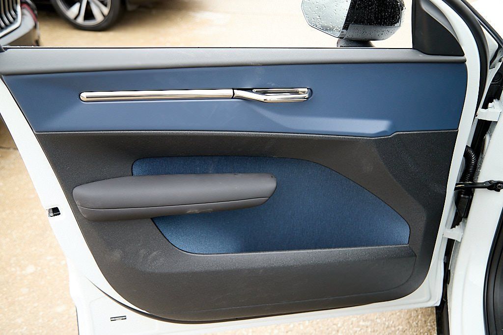 2026 VOLVO EX30 - Image 9