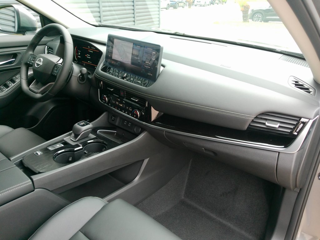 2025 Nissan Rogue SL photo 13