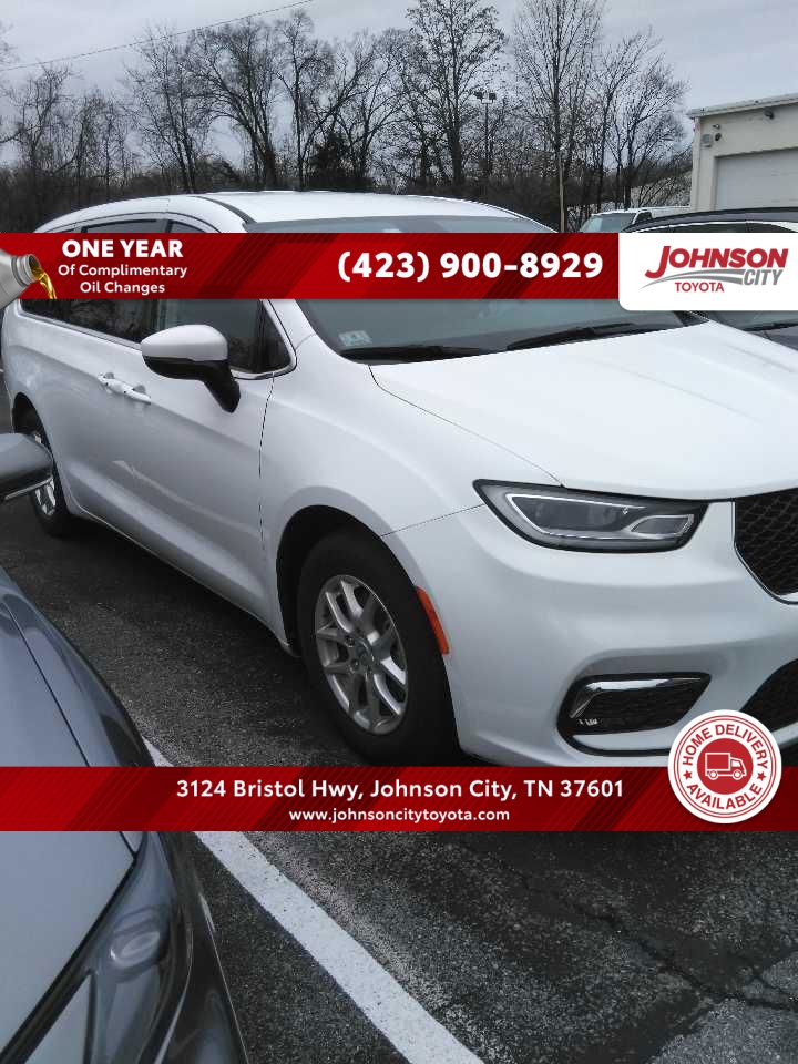 2023 Chrysler Pacifica Touring L's photo