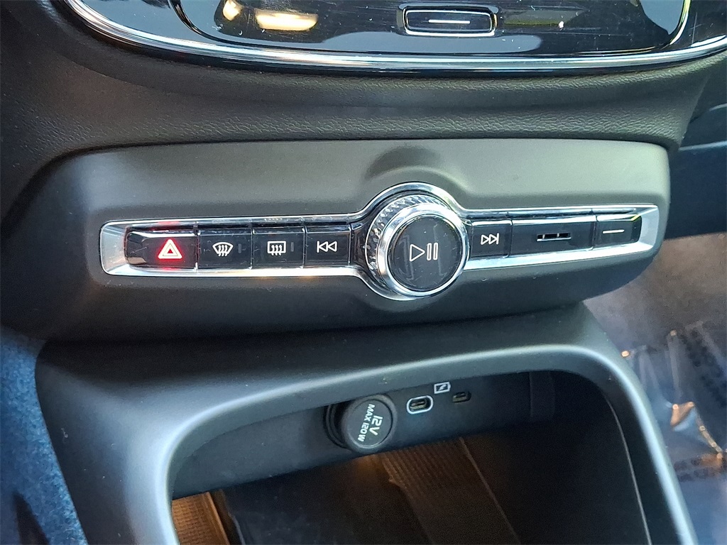 2022 Volvo C40 Recharge Ultimate photo 22