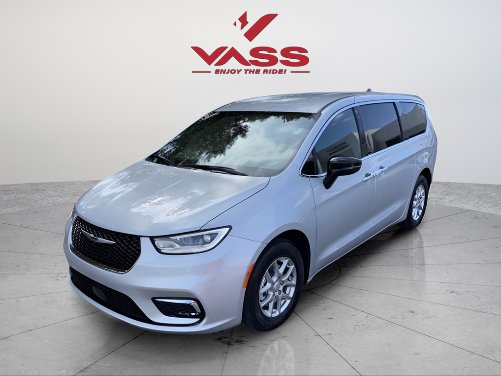 2026 Chrysler Pacifica Select's photo