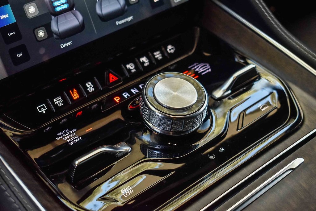 2022 Jeep Grand Wagoneer I photo 18