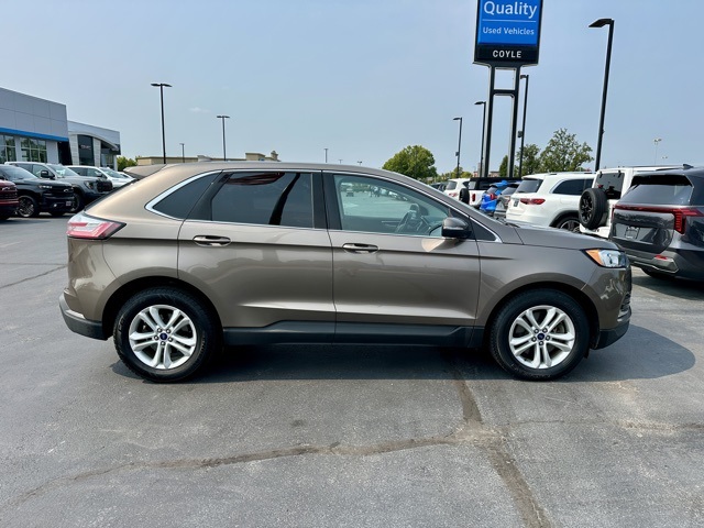 2019 Ford Edge SEL photo 2