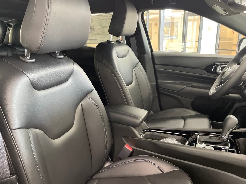 2025 Jeep Compass Limited photo 12