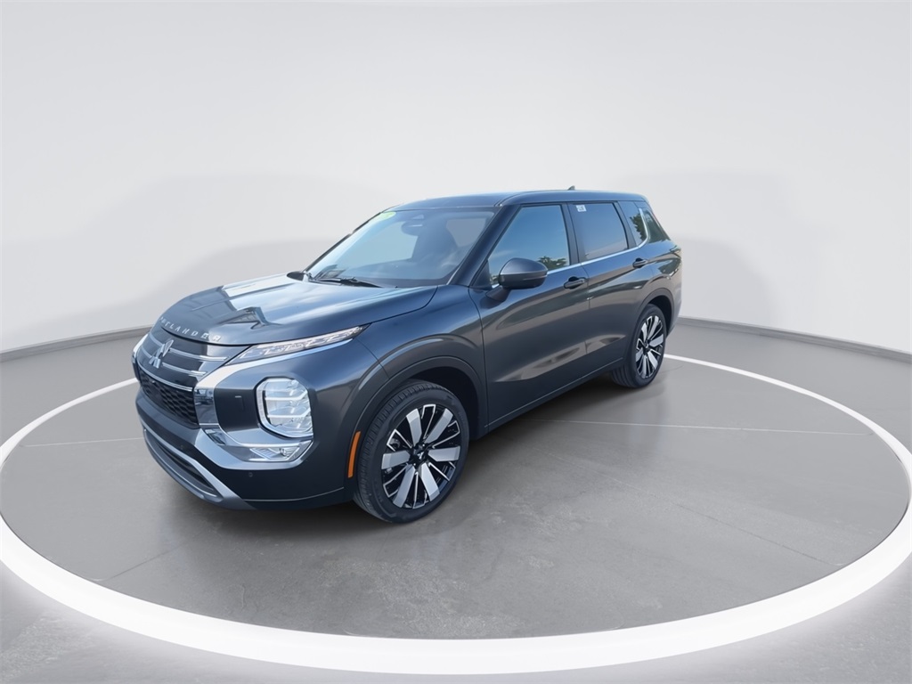 2025 Mitsubishi Outlander SE photo 4