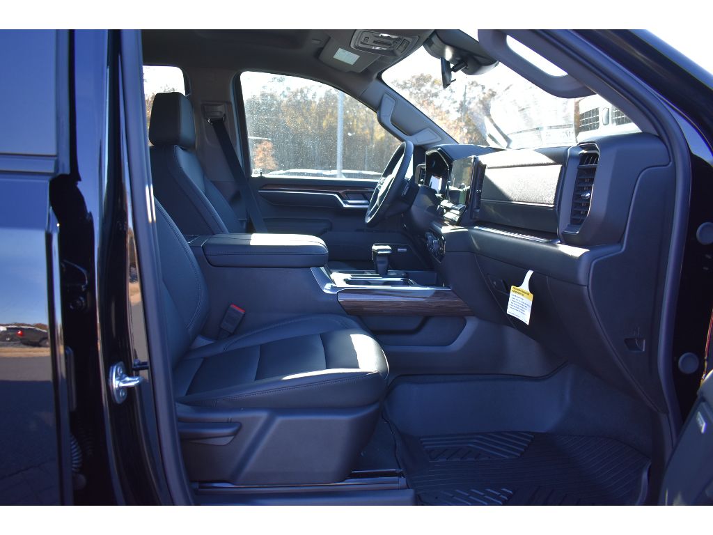 2025 Chevrolet Silverado 1500 RST photo 18