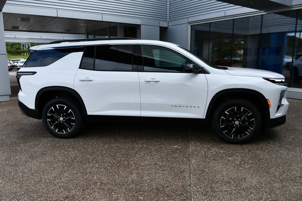 2026 Chevrolet Traverse photo 9