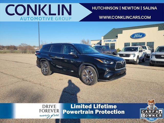 2024 Toyota Highlander XLE's photo