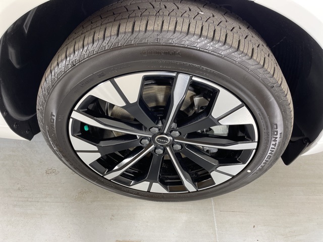 2026 Volvo XC60 Plus photo 11