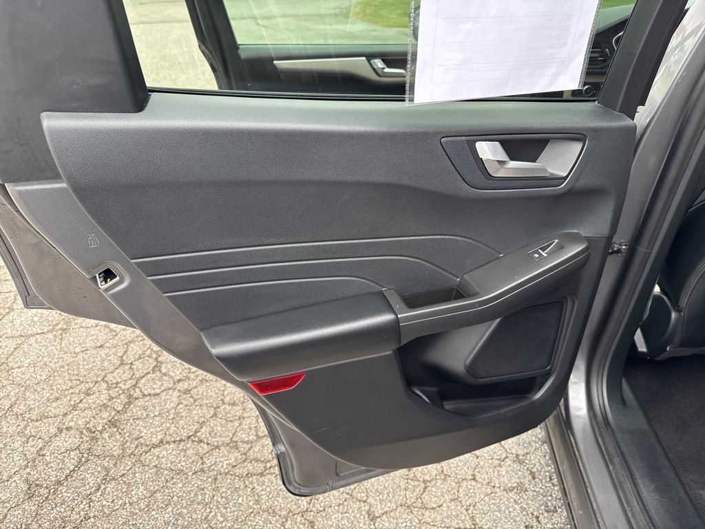 2021 Ford Escape Hybrid SEL photo 17