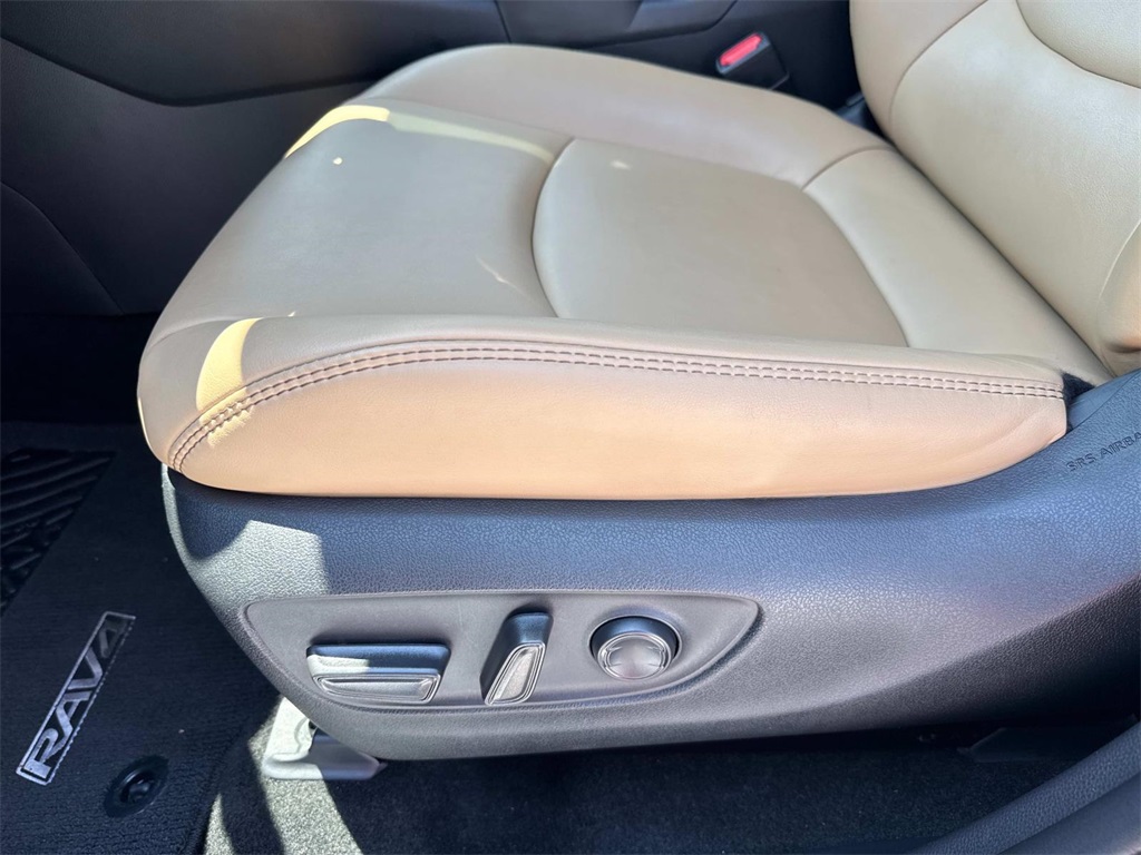 2024 Toyota RAV4 Hybrid XLE Premium photo 12