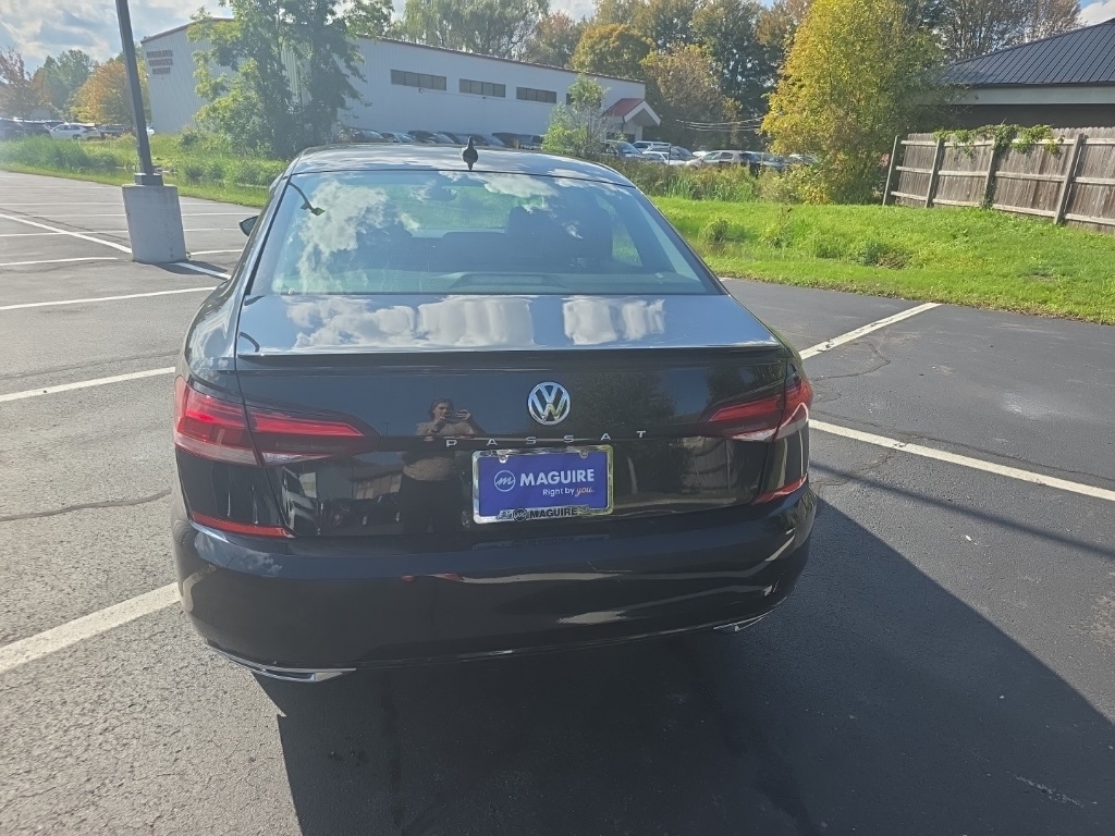 2020 Volkswagen Passat 2.0T R-Line photo 3