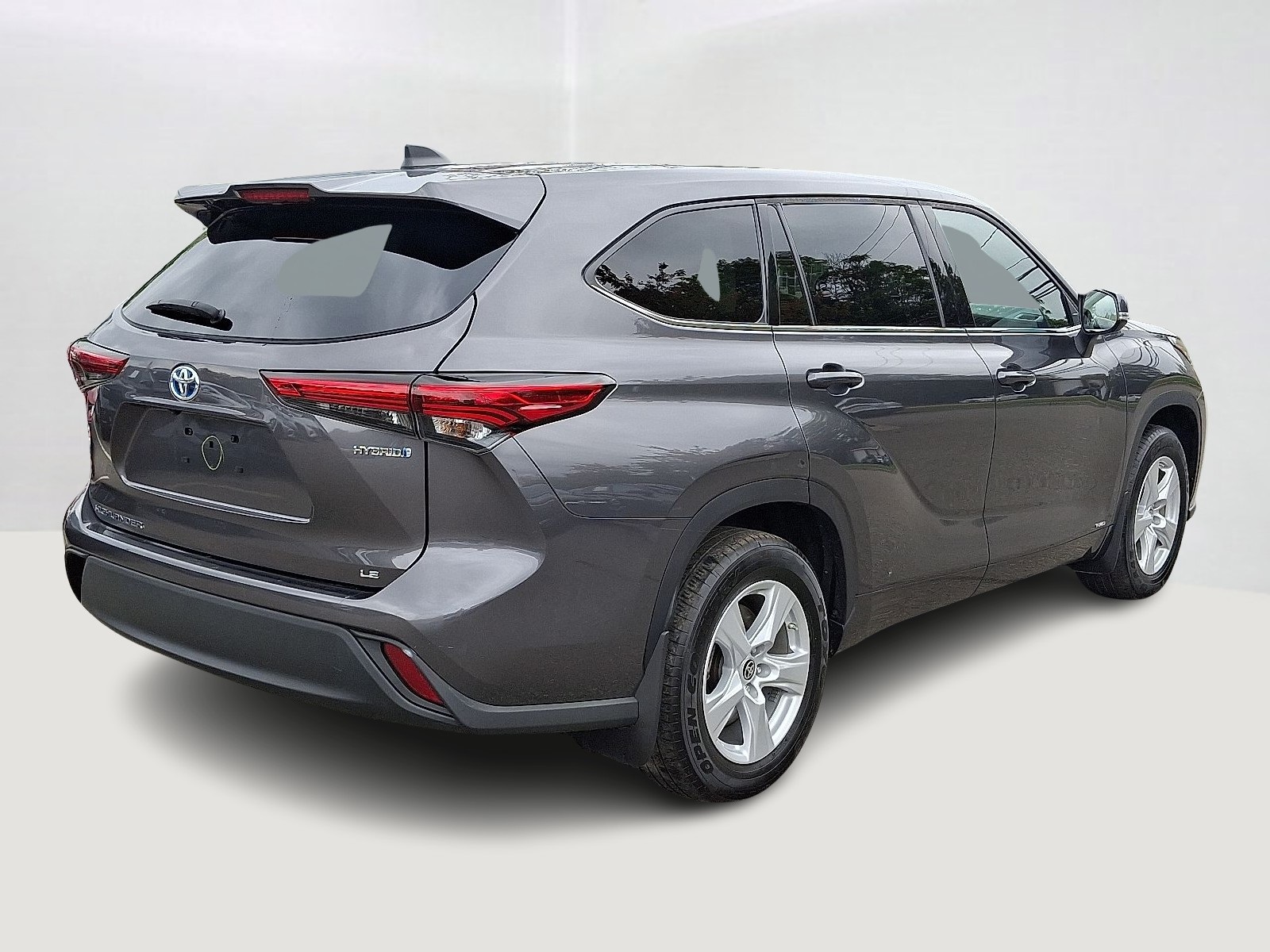 2022 Toyota Highlander Hybrid LE photo 2