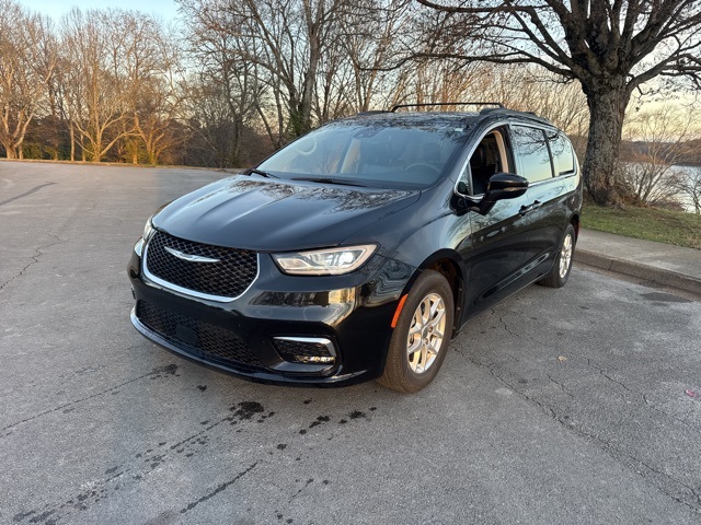 2022 Chrysler Pacifica Touring L photo 3