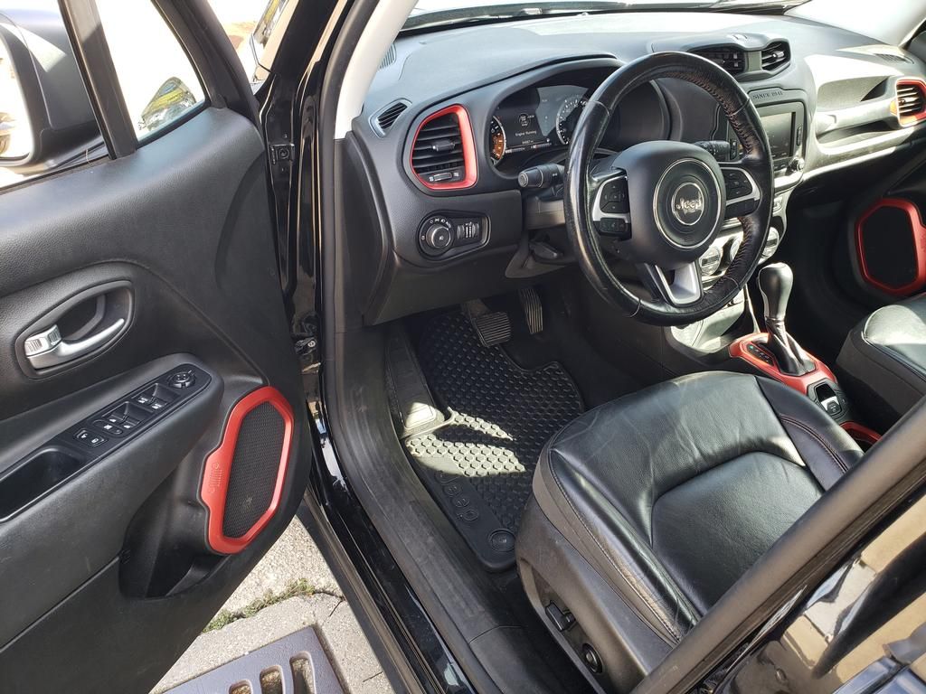 2017 Jeep Renegade Trailhawk photo 15