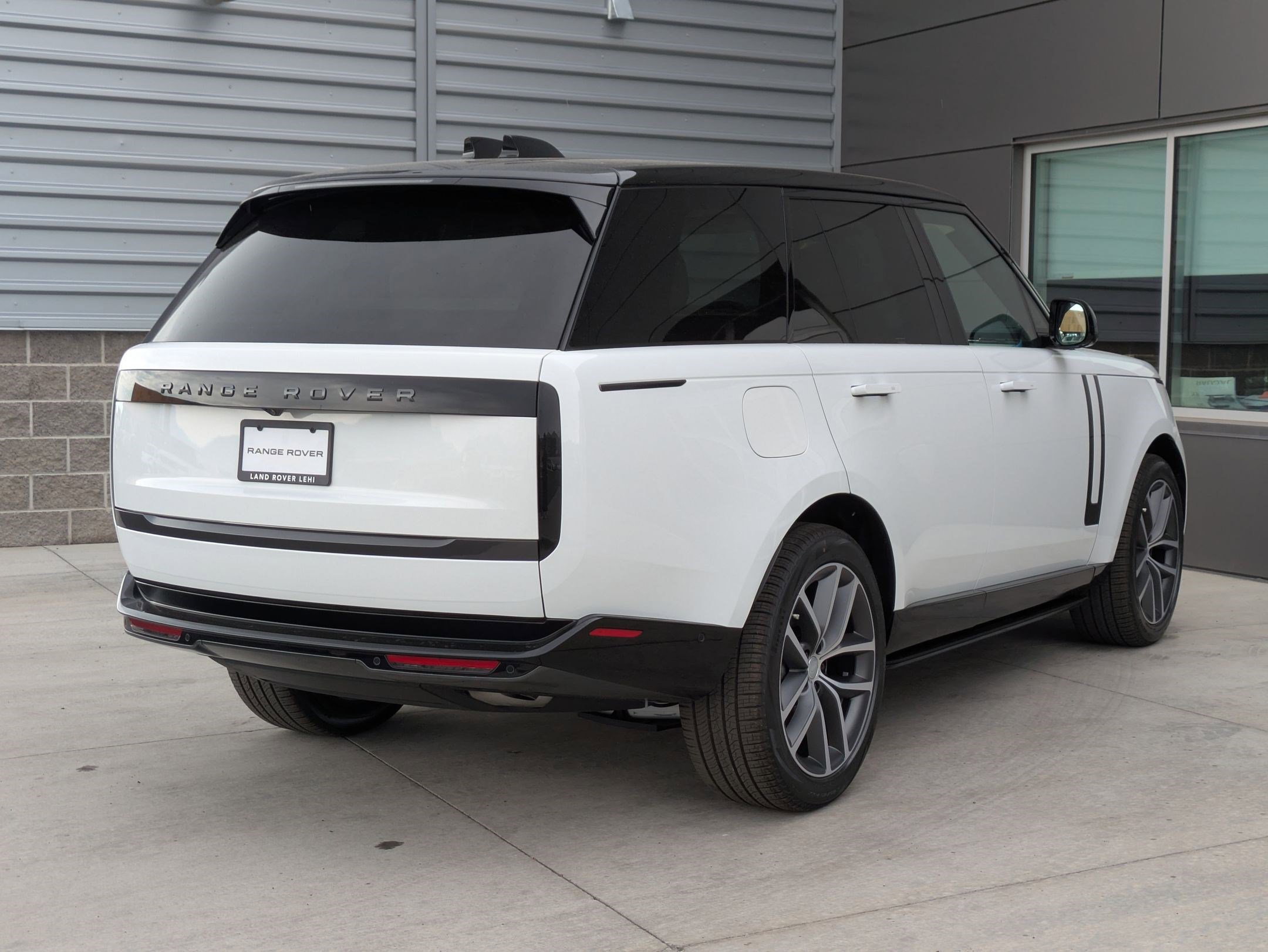 2025 Land Rover Range Rover SE photo 5