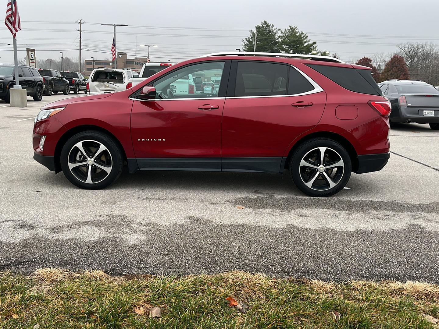 2020 Chevrolet Equinox LT photo 2