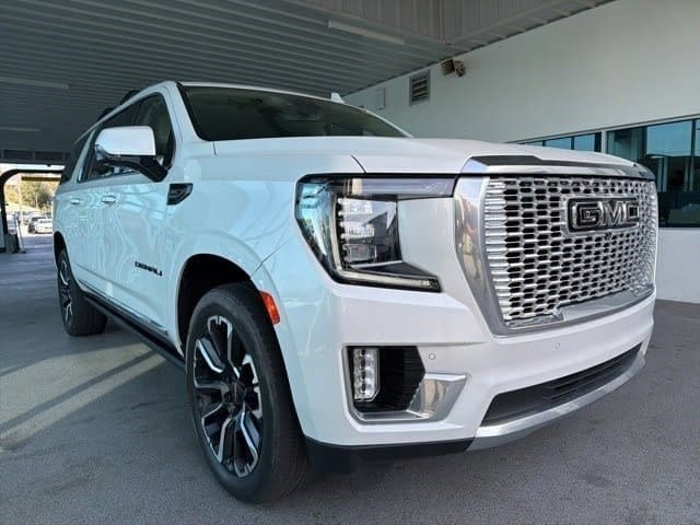 2022 GMC Yukon XL Denali's photo