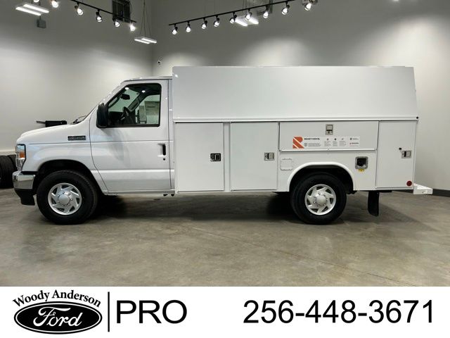 2025 Ford E-350 Base photo 2