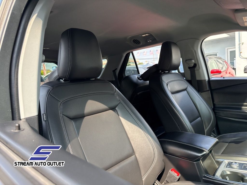 2022 Ford Explorer XLT photo 4