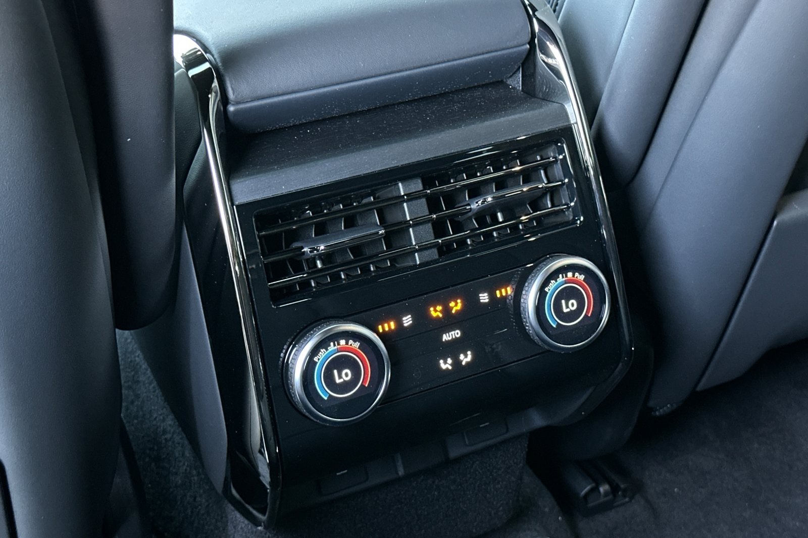2025 Land Rover Range Rover Sport SE photo 14
