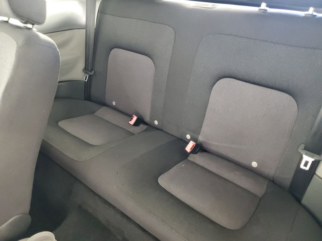 Used 2003  Volkswagen GL image 14