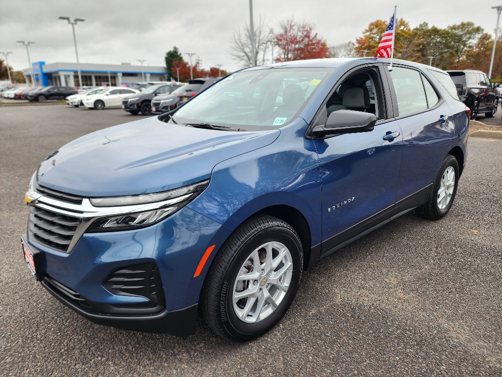 2024 Chevrolet Equinox LS's photo