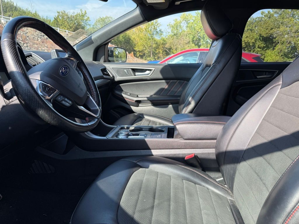 2022 Ford Edge ST photo 4