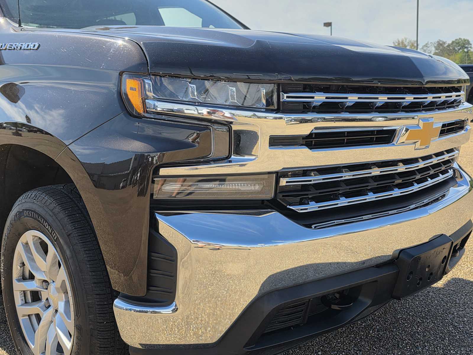 2020 Chevrolet Silverado 1500 LT photo 3