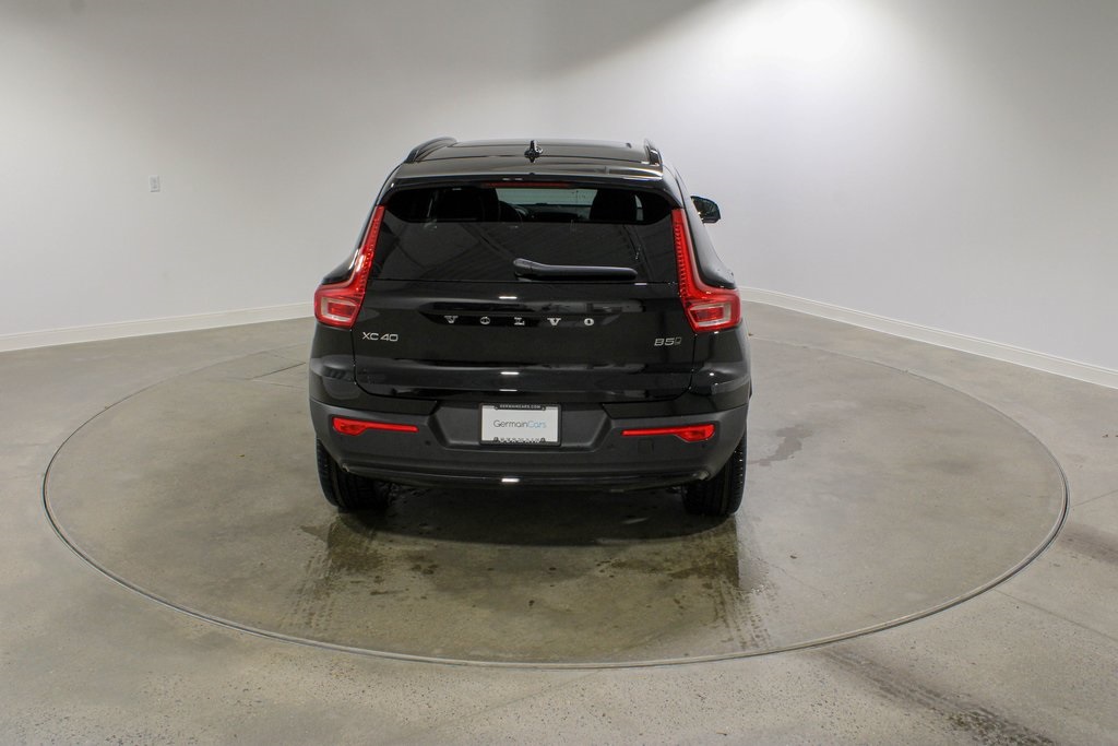 2026 Volvo XC40 Core photo 4