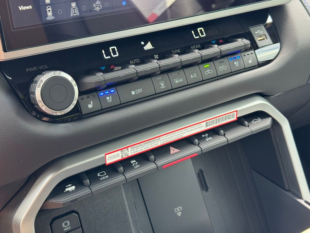 2025 Toyota Tundra Platinum CrewMax photo 28