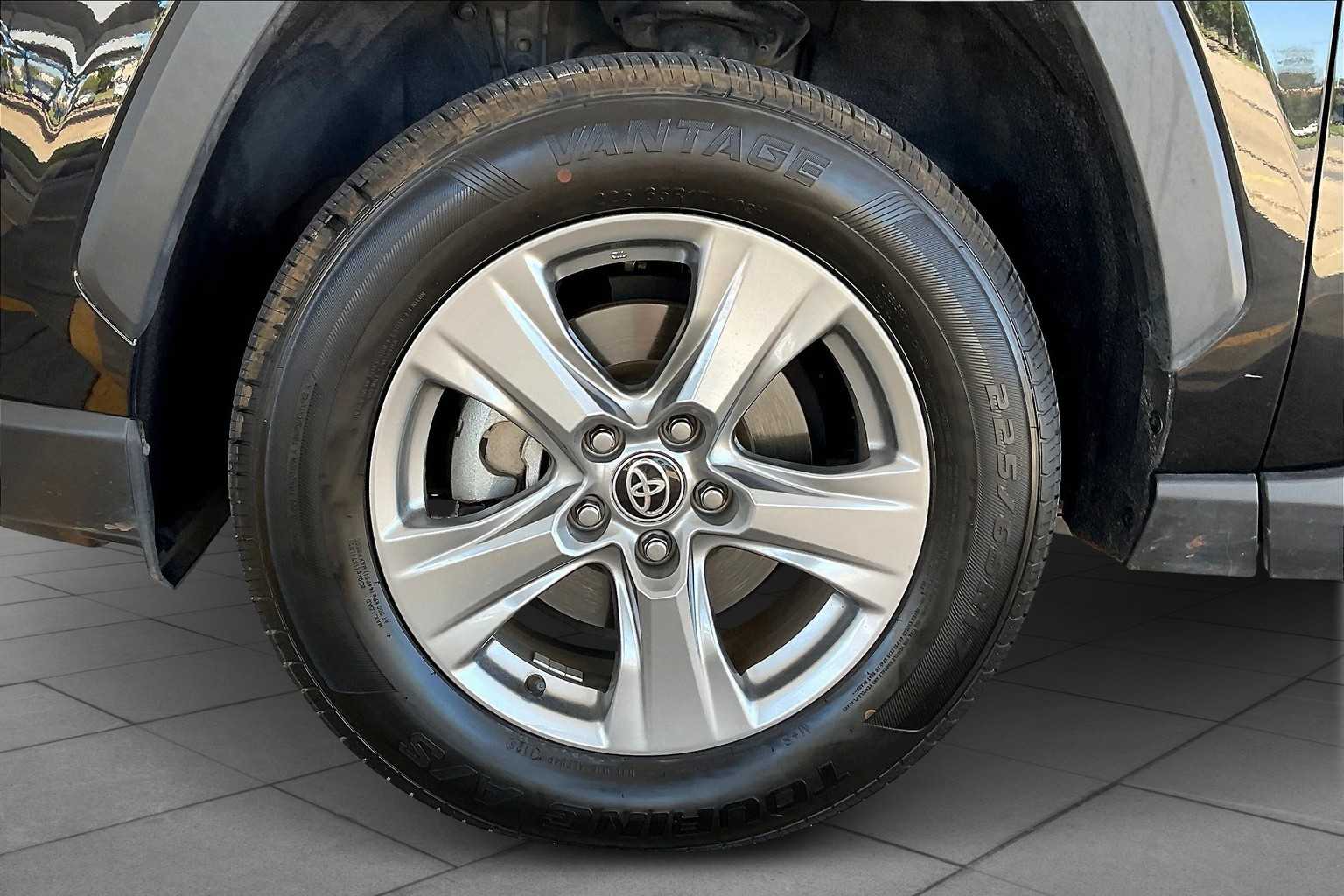 2024 Toyota RAV4 XLE photo 10