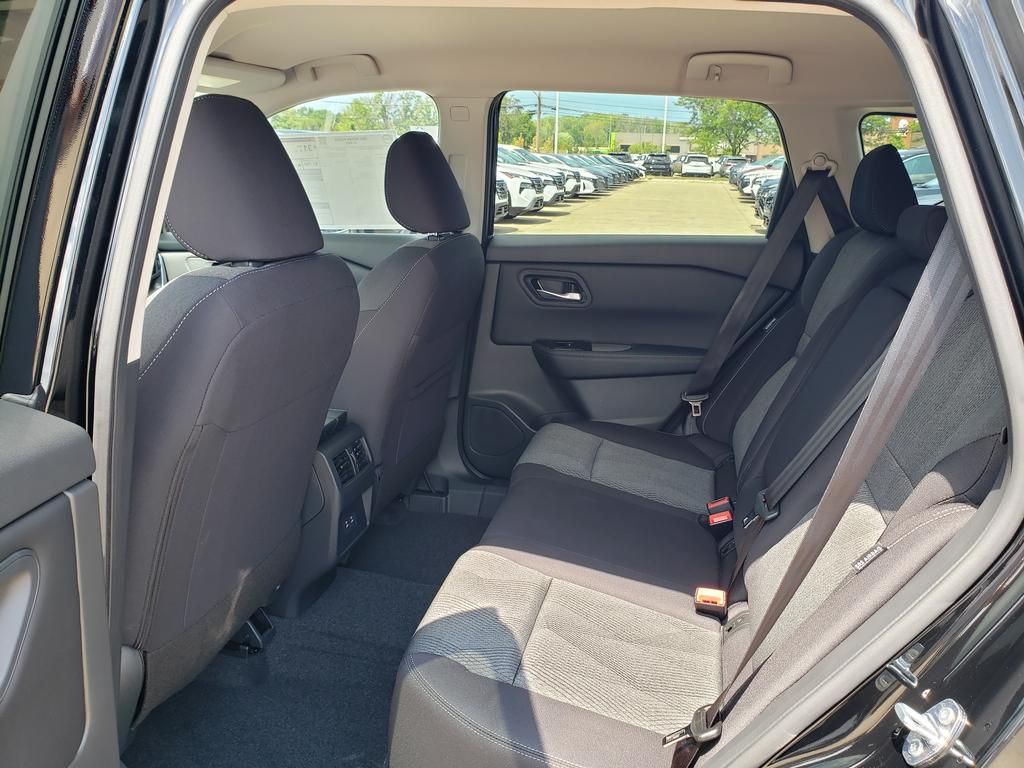 2026 Nissan Rogue SV photo 7